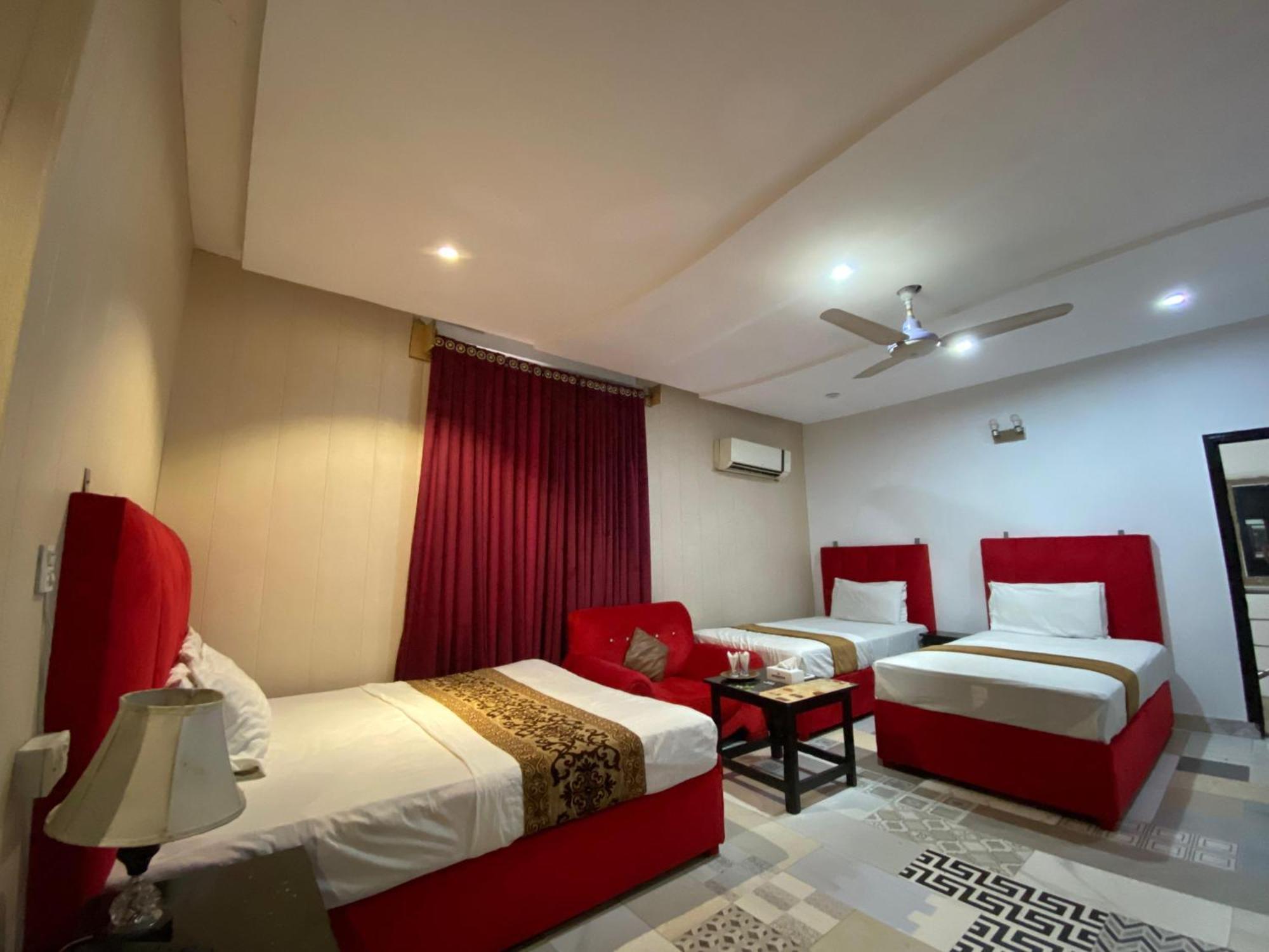 Hotel Tulip Inn, Gulberg Лахор Экстерьер фото