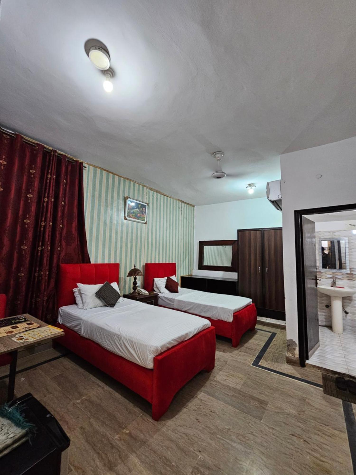 Hotel Tulip Inn, Gulberg Лахор Номер фото