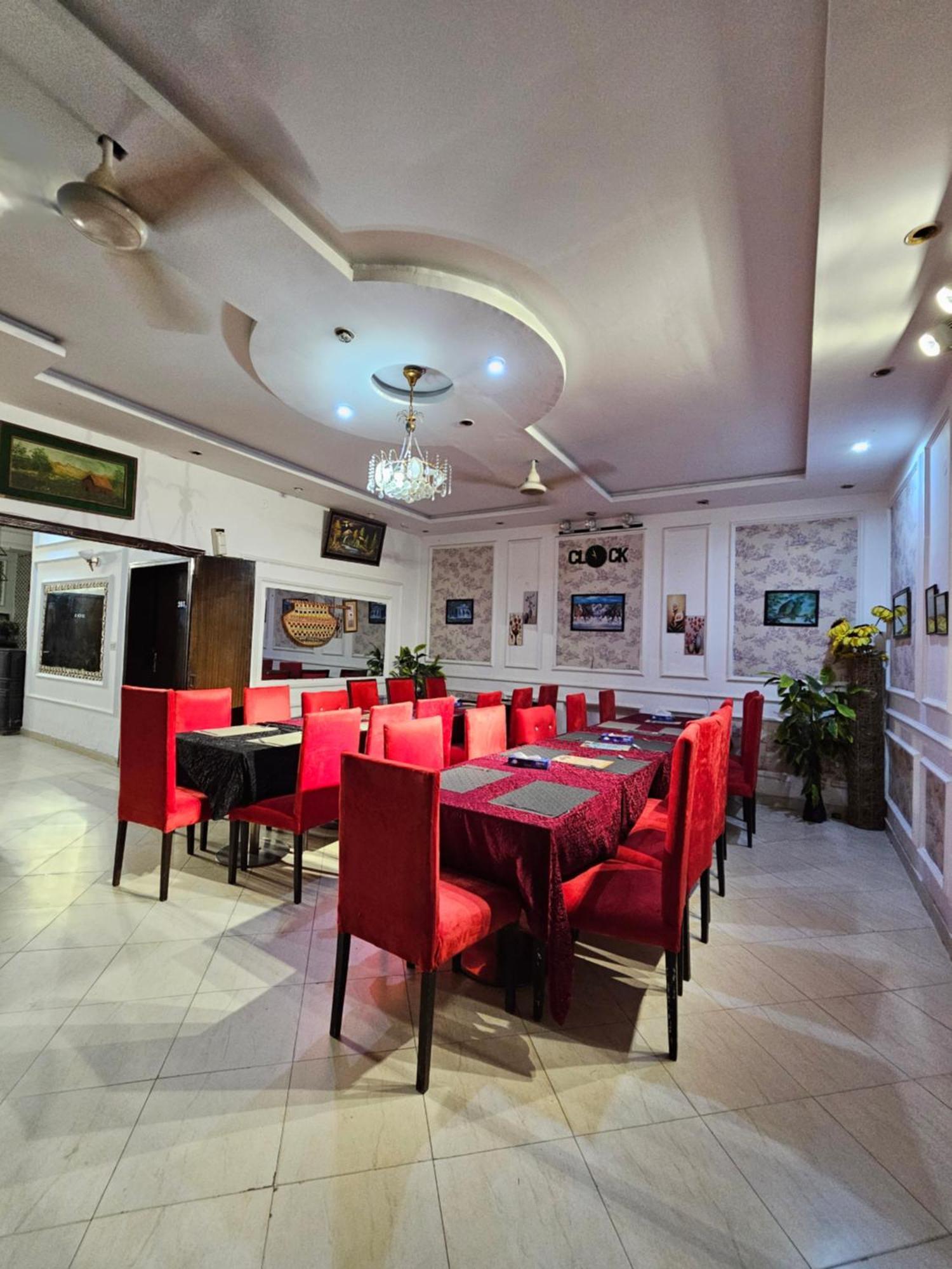 Hotel Tulip Inn, Gulberg Лахор Экстерьер фото