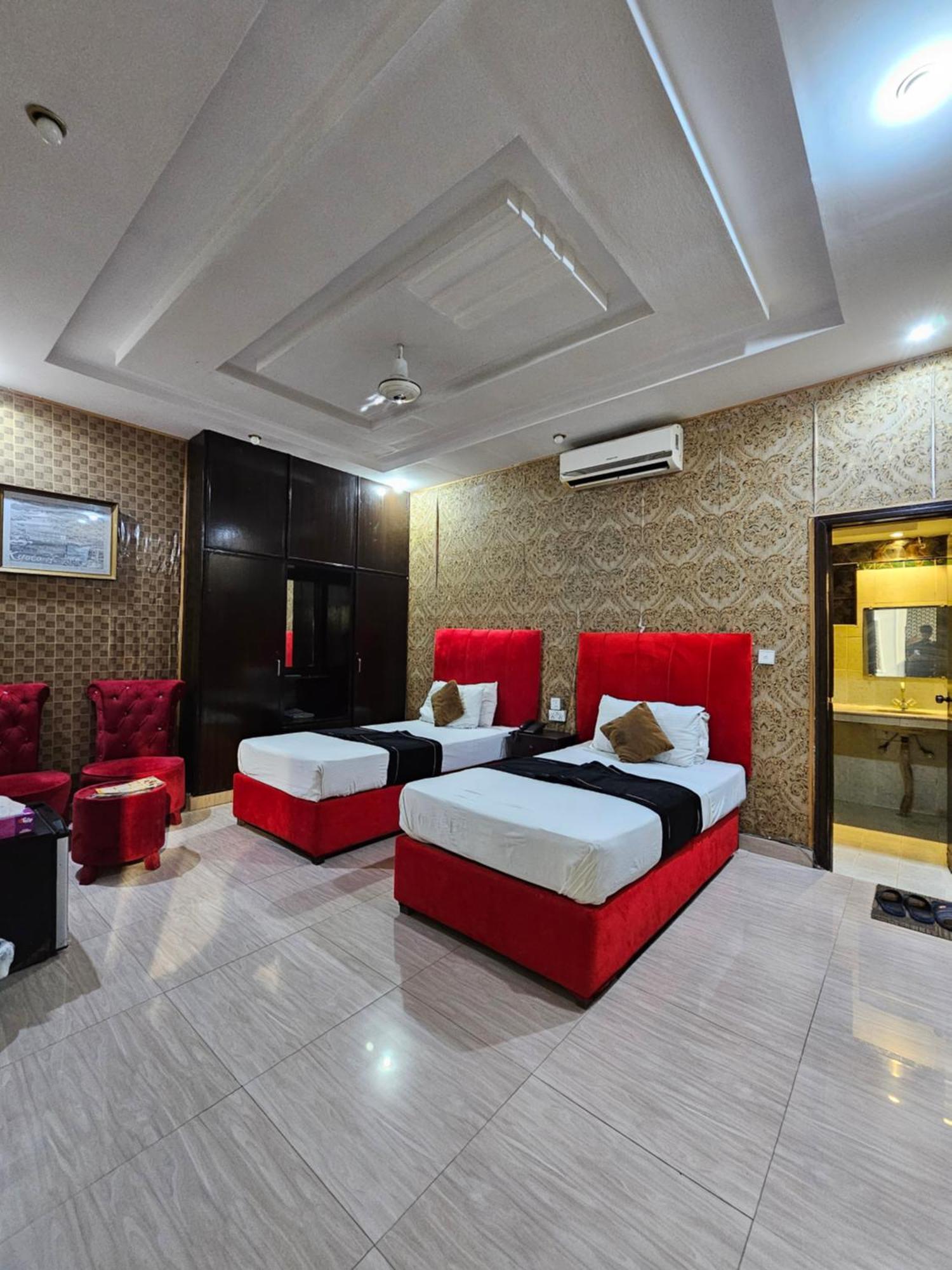 Hotel Tulip Inn, Gulberg Лахор Экстерьер фото