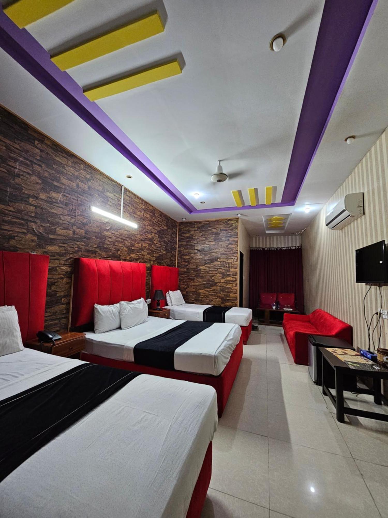 Hotel Tulip Inn, Gulberg Лахор Экстерьер фото