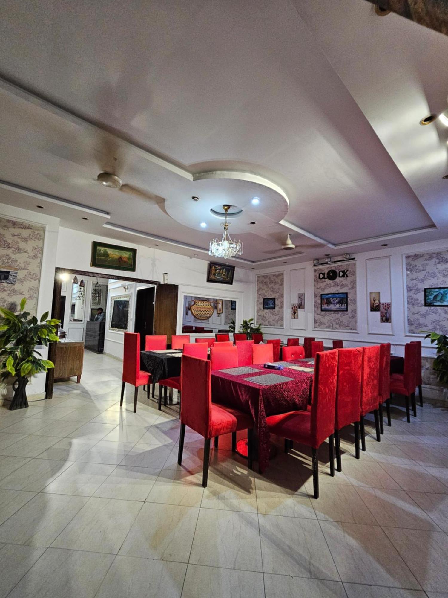 Hotel Tulip Inn, Gulberg Лахор Экстерьер фото