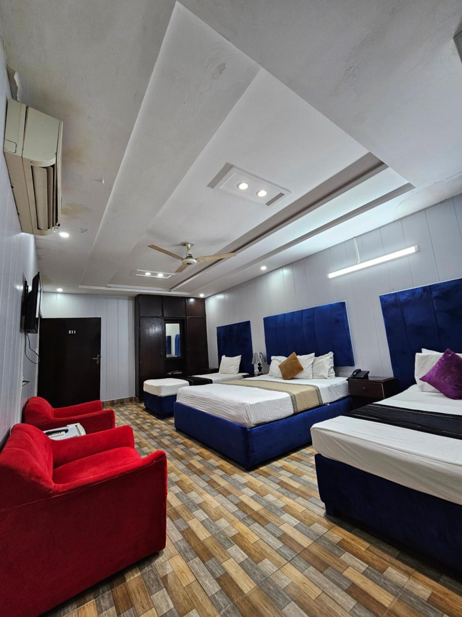 Hotel Tulip Inn, Gulberg Лахор Экстерьер фото