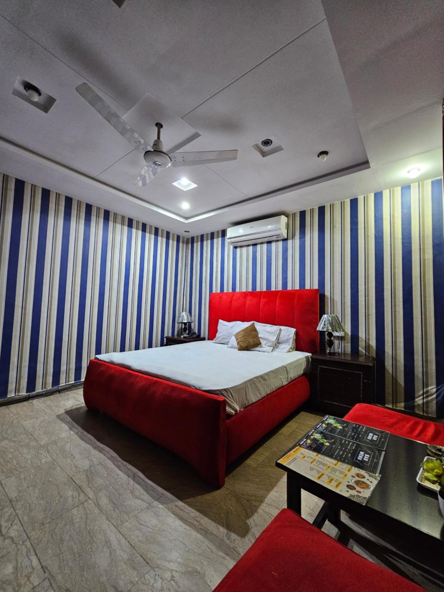 Hotel Tulip Inn, Gulberg Лахор Экстерьер фото