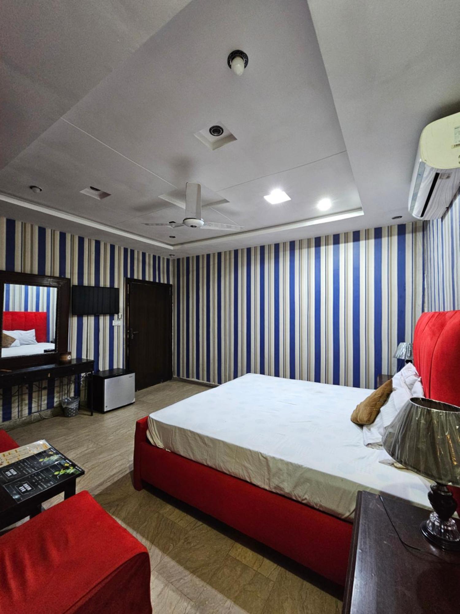 Hotel Tulip Inn, Gulberg Лахор Номер фото