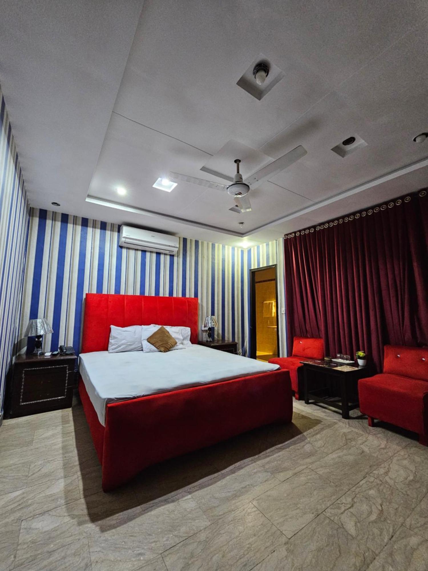 Hotel Tulip Inn, Gulberg Лахор Экстерьер фото