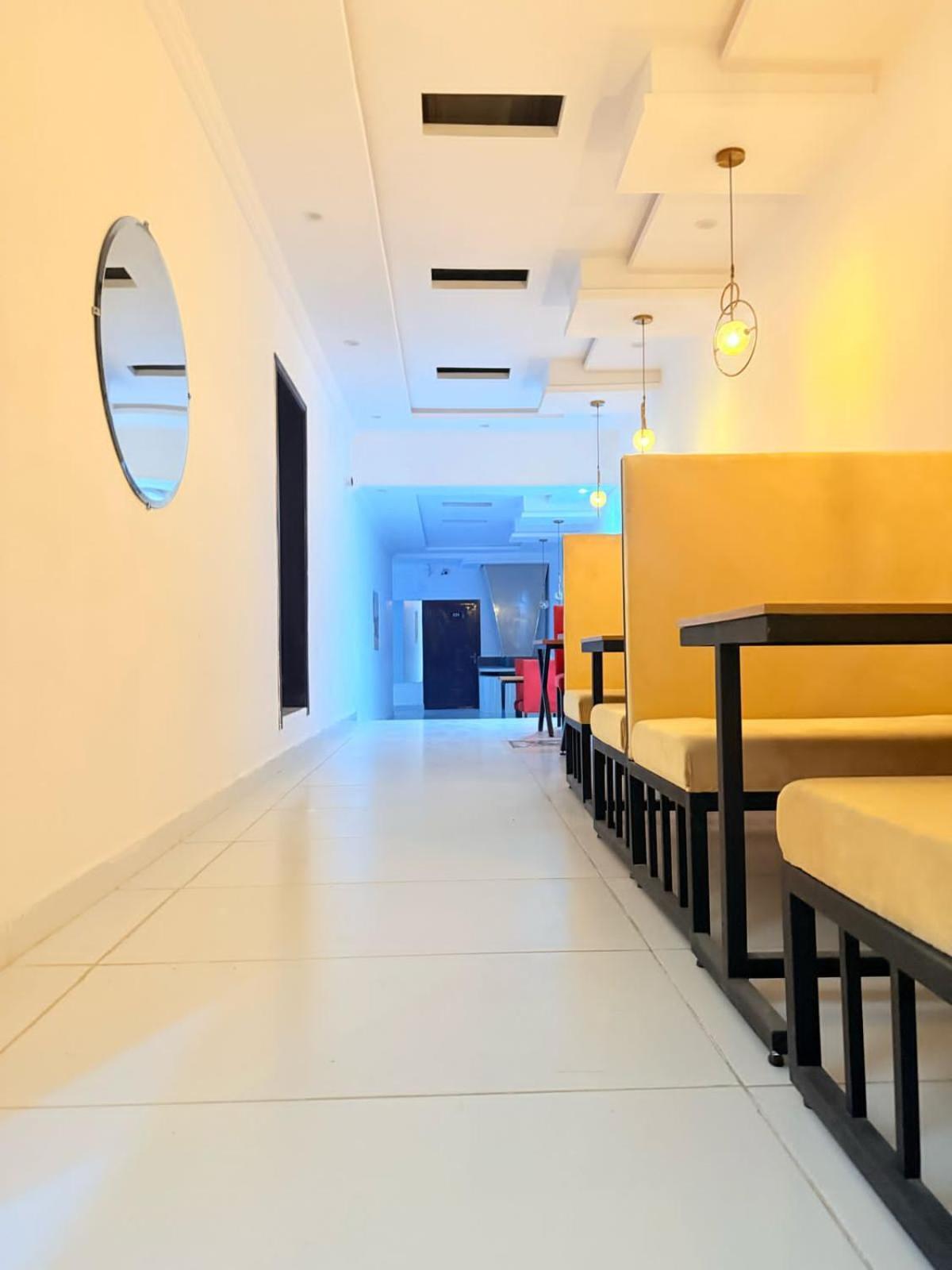 Hotel Tulip Inn, Gulberg Лахор Экстерьер фото