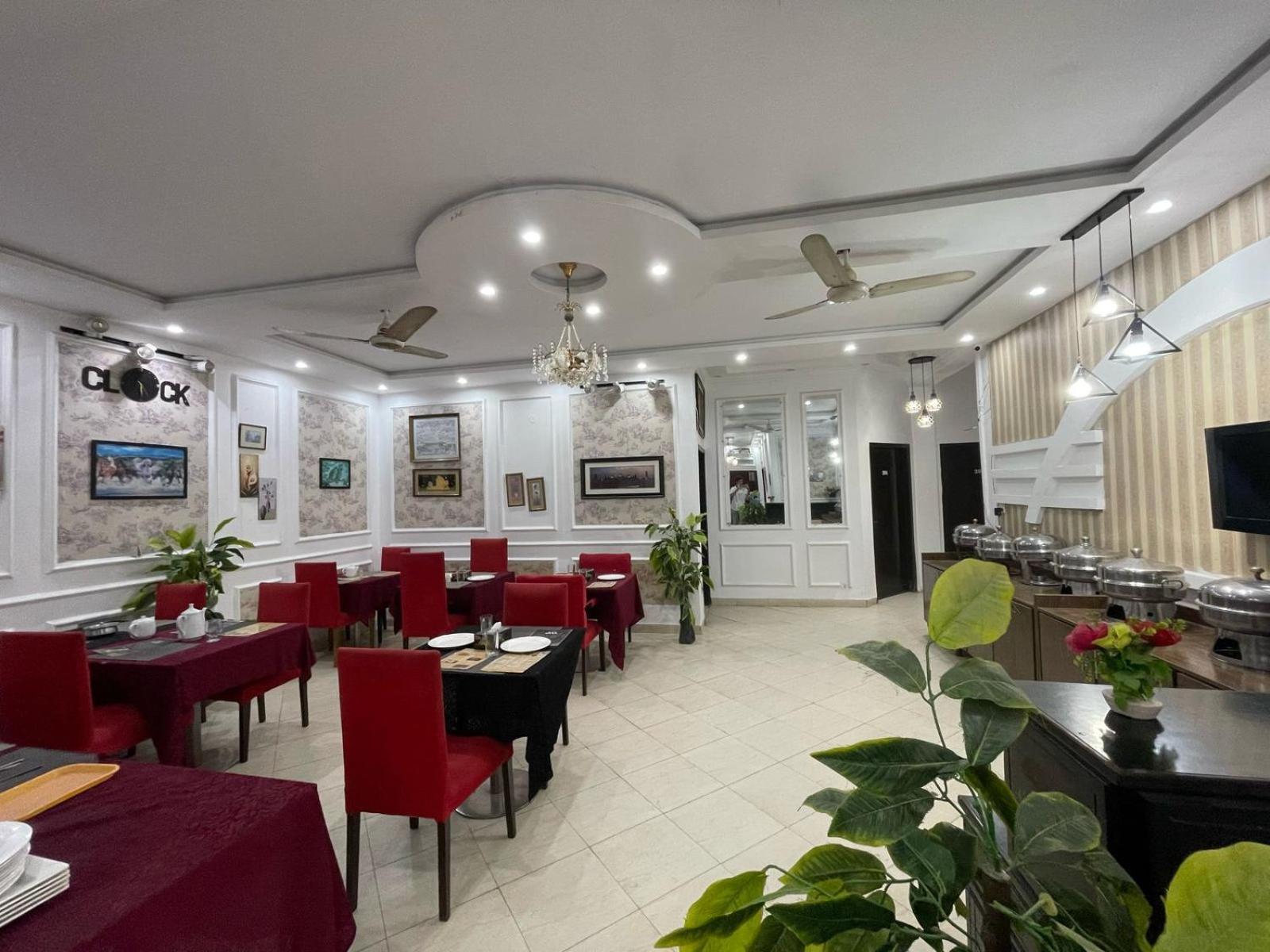 Hotel Tulip Inn, Gulberg Лахор Экстерьер фото