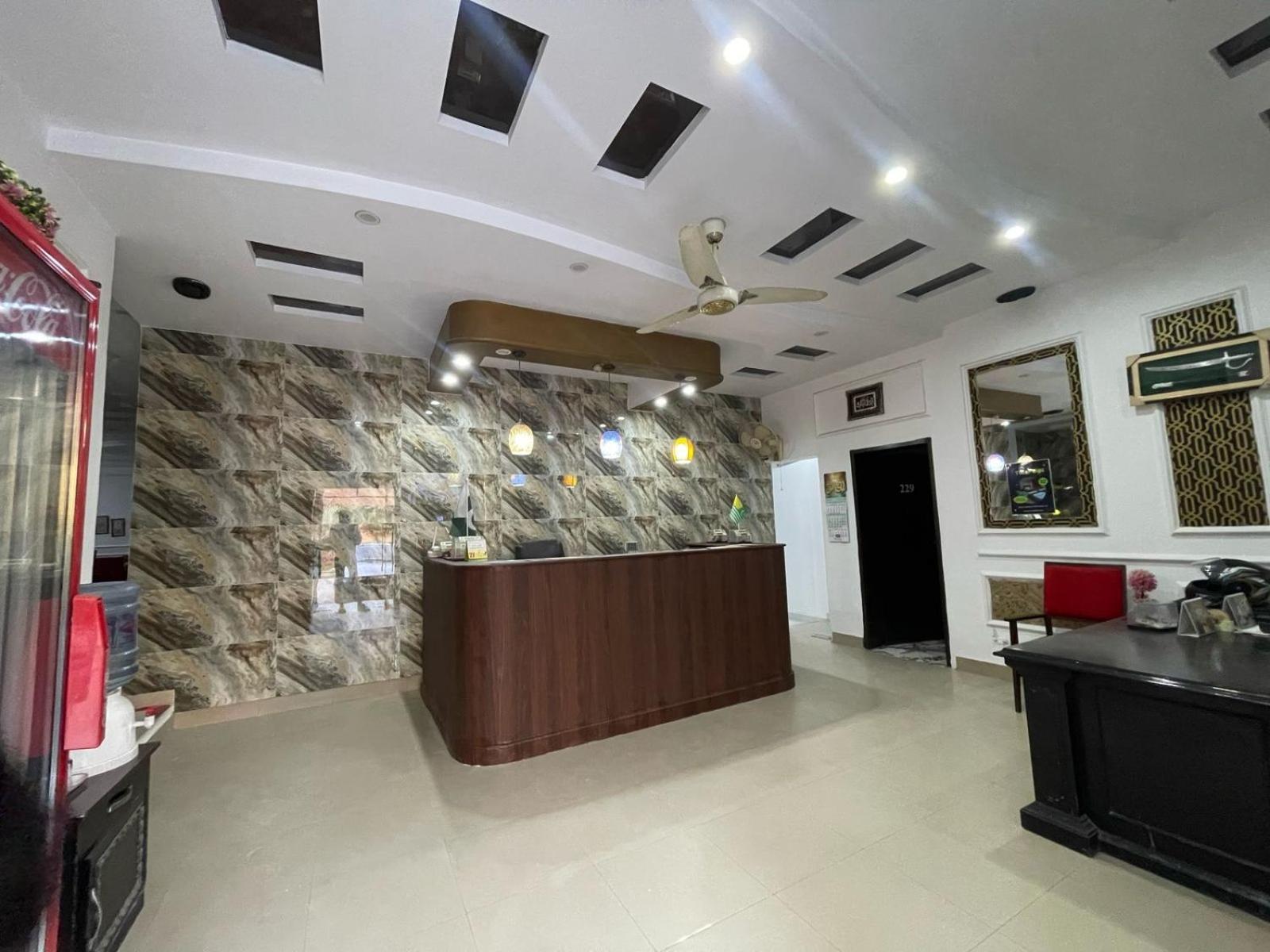 Hotel Tulip Inn, Gulberg Лахор Экстерьер фото