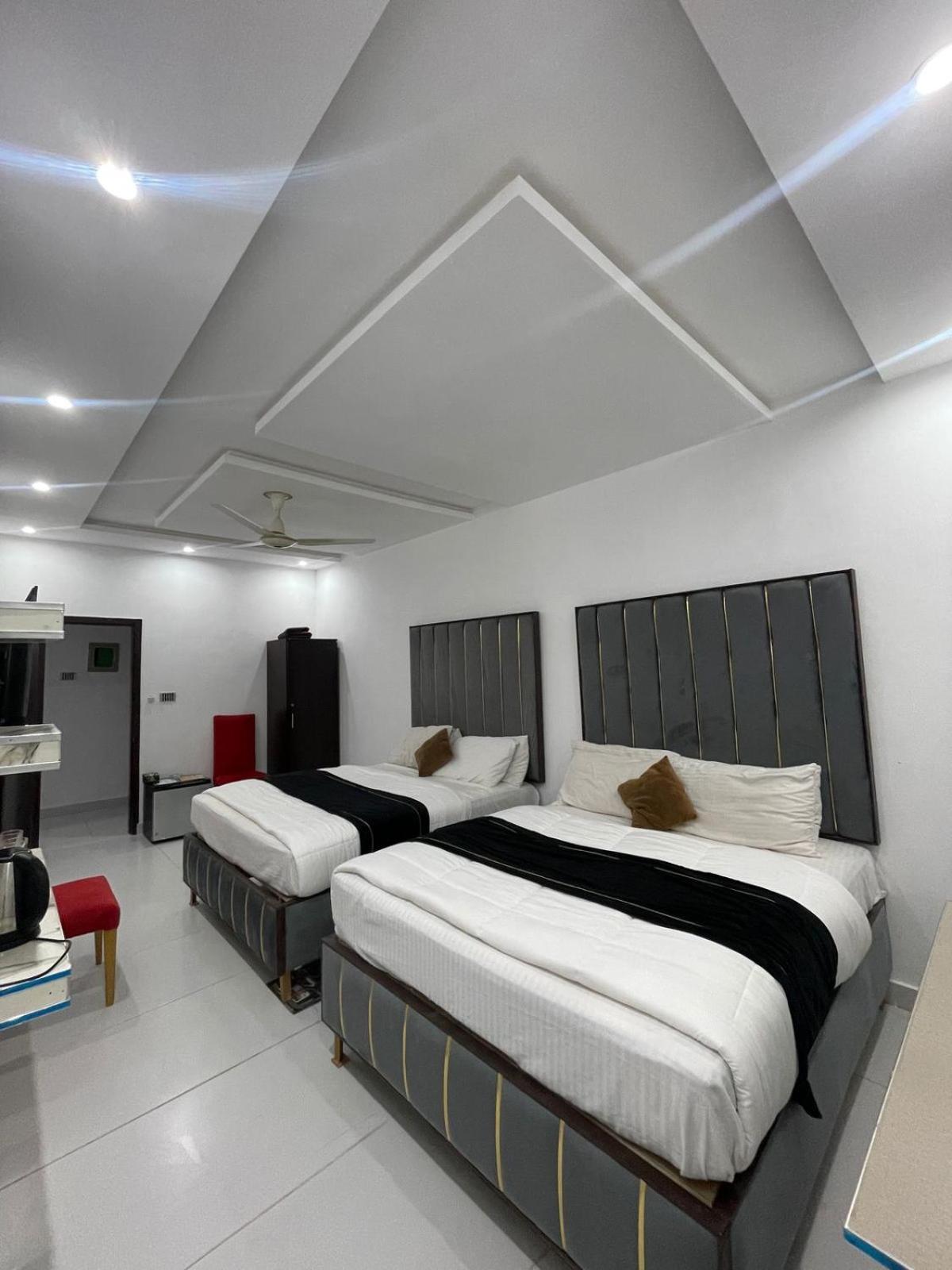 Hotel Tulip Inn, Gulberg Лахор Экстерьер фото