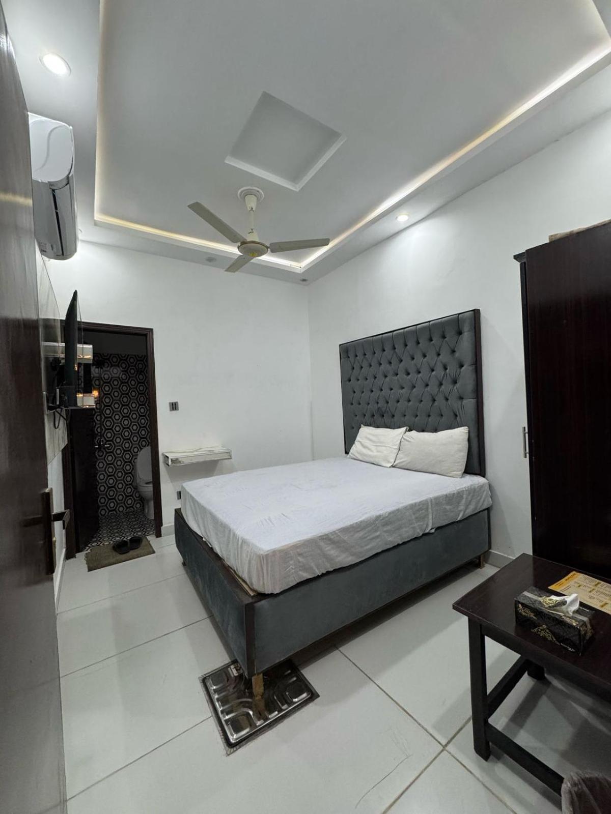 Hotel Tulip Inn, Gulberg Лахор Экстерьер фото