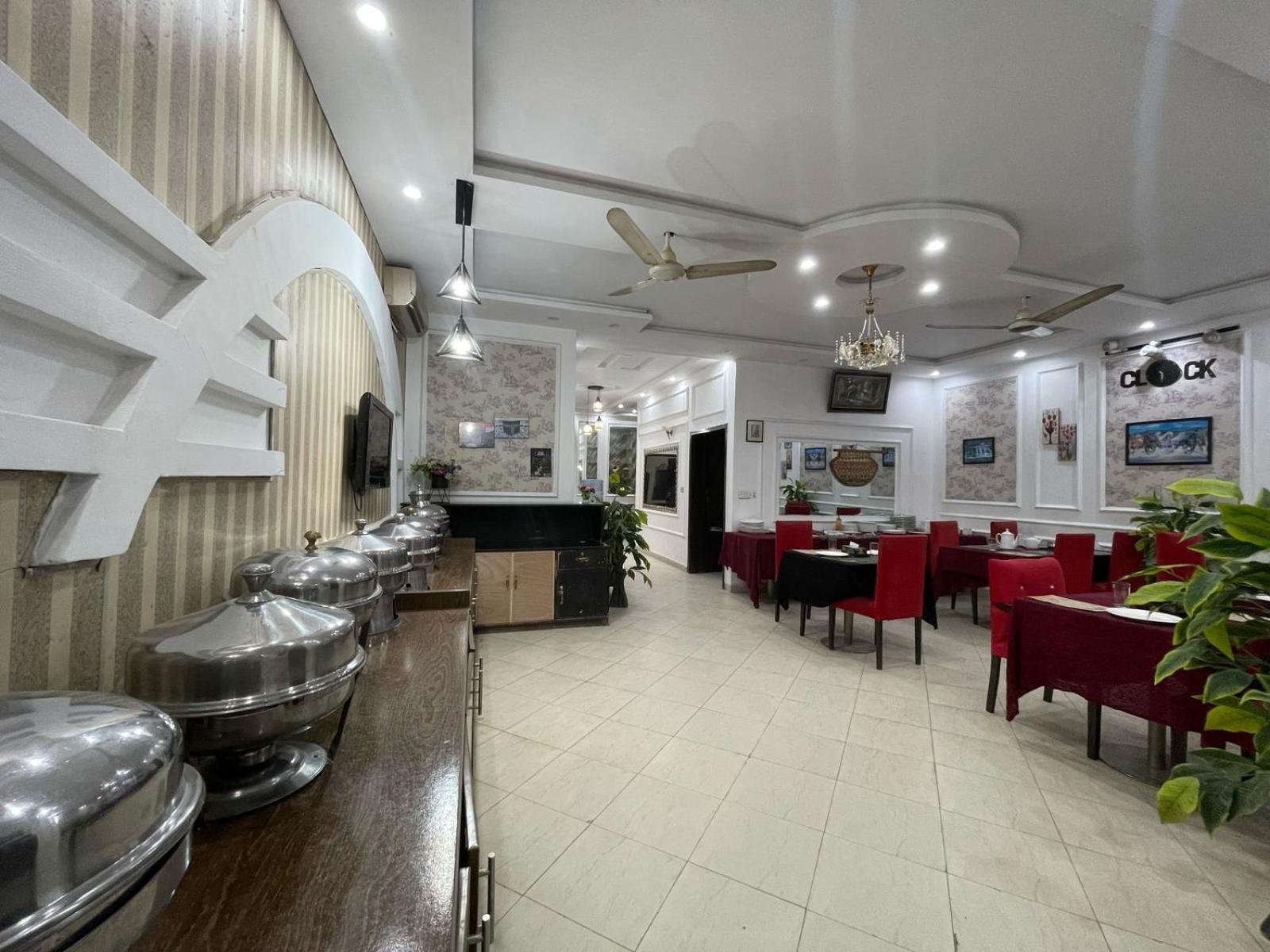 Hotel Tulip Inn, Gulberg Лахор Экстерьер фото
