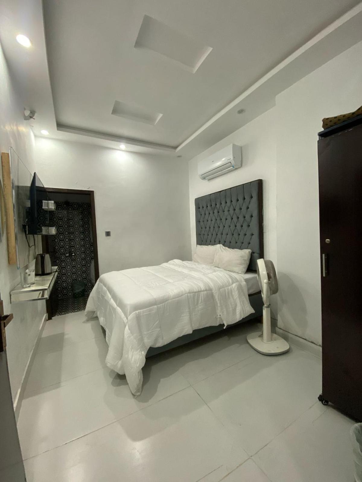 Hotel Tulip Inn, Gulberg Лахор Экстерьер фото