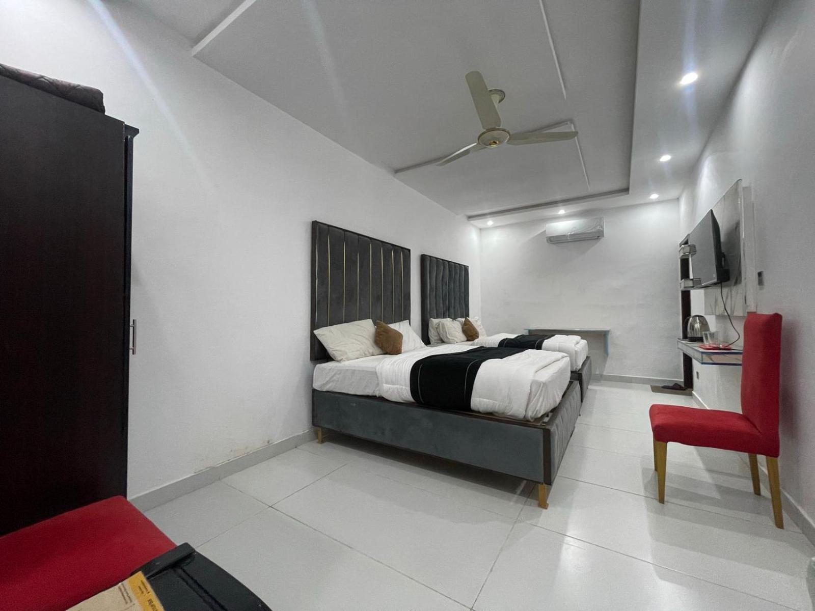 Hotel Tulip Inn, Gulberg Лахор Экстерьер фото