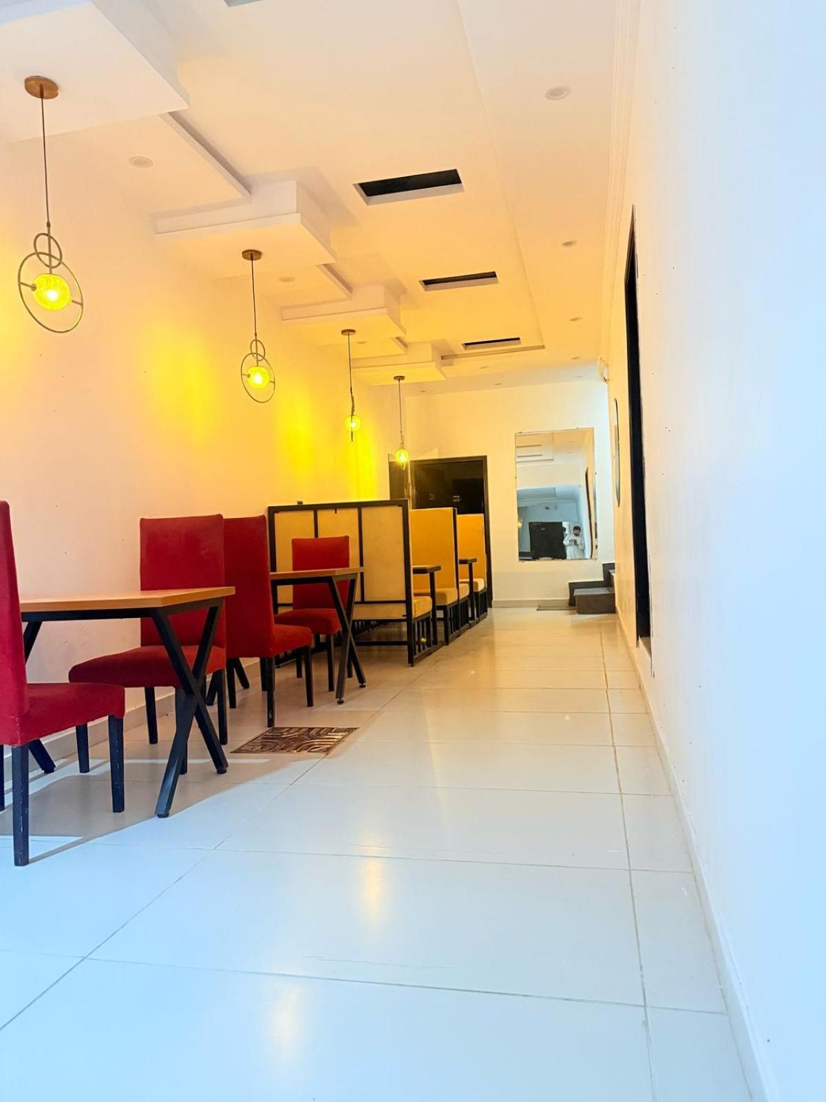 Hotel Tulip Inn, Gulberg Лахор Экстерьер фото